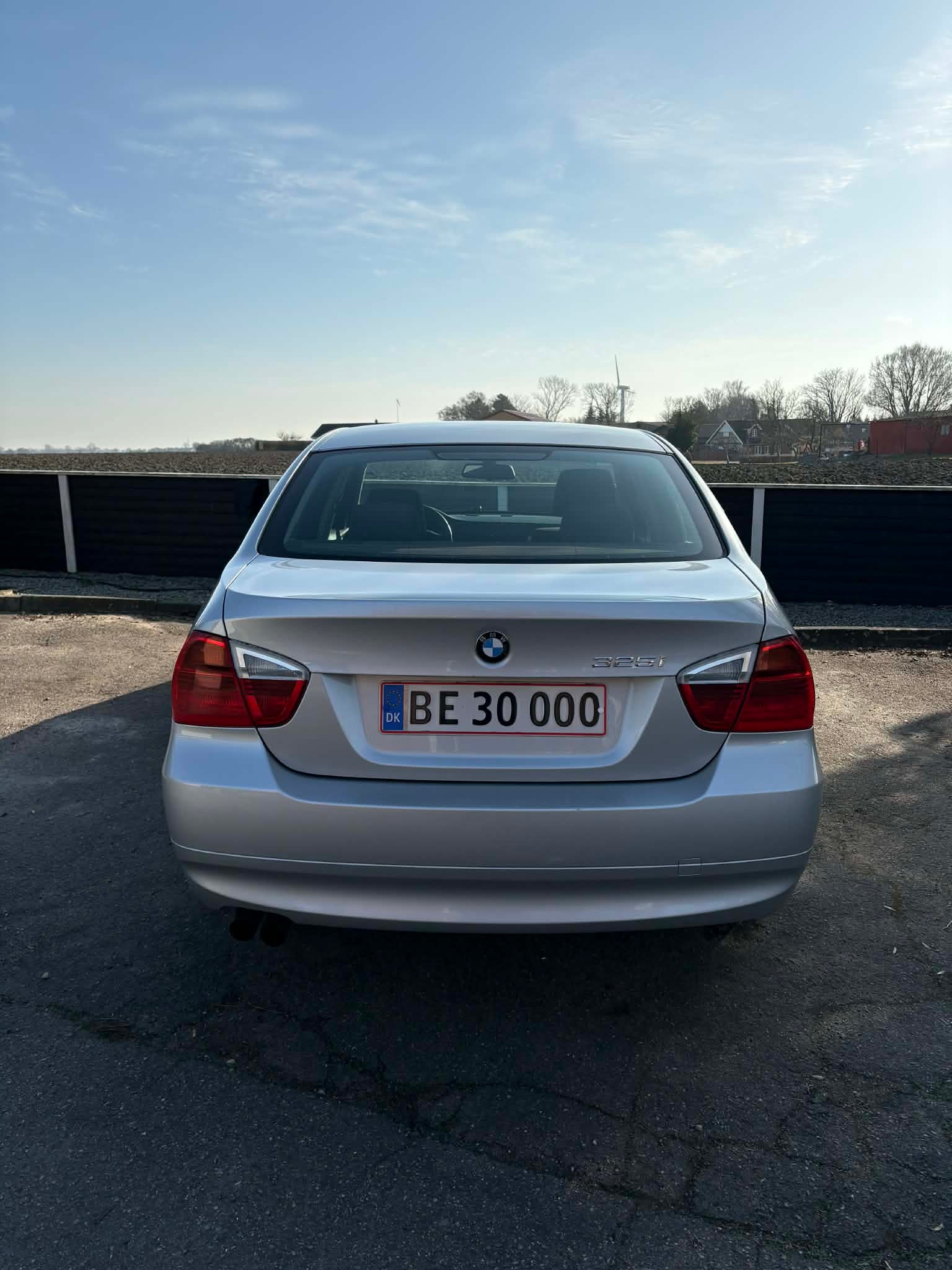 BMW 325i til salg hos Nabilli