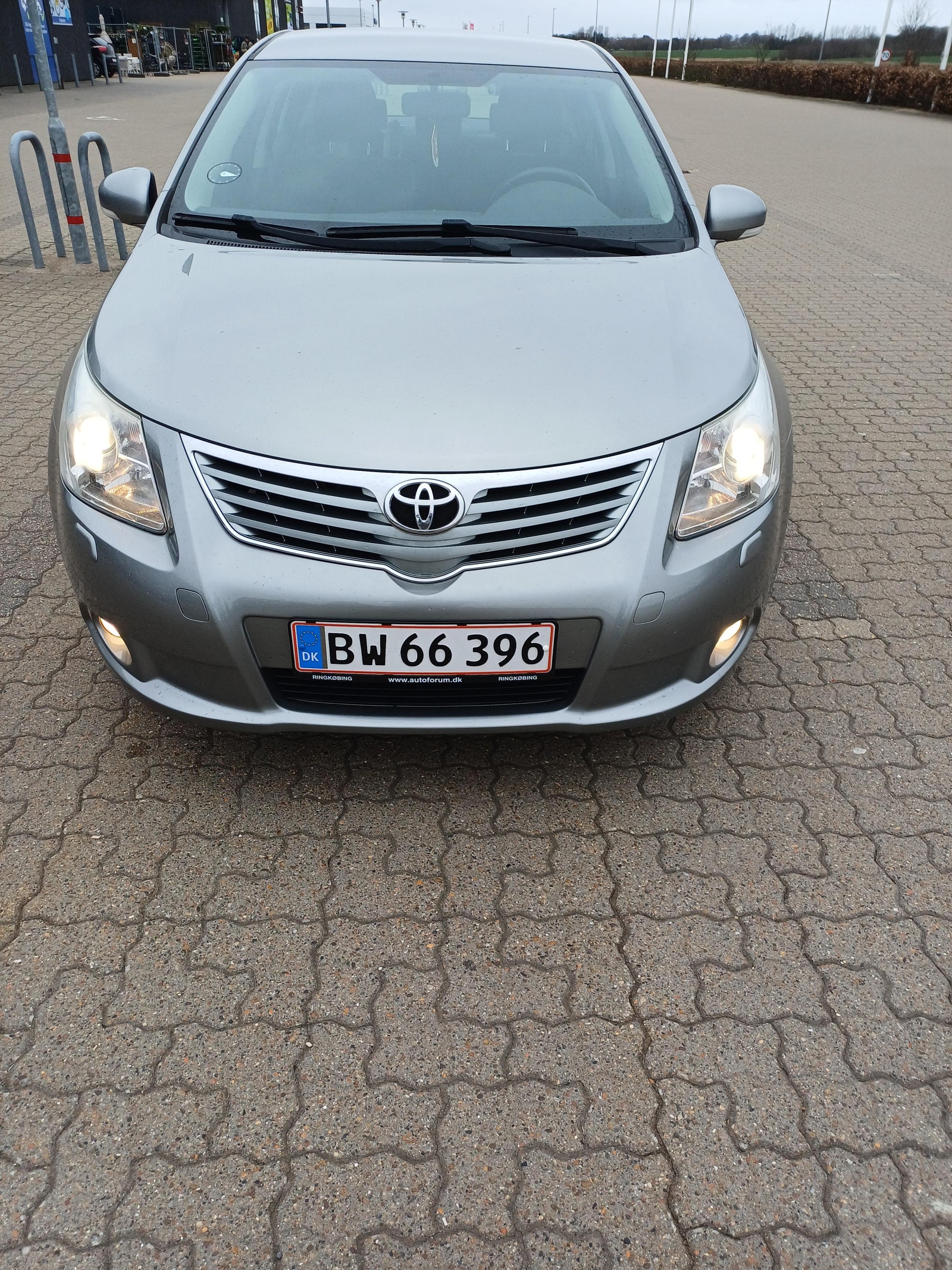 Toyota Avensis til salg hos Nabilli