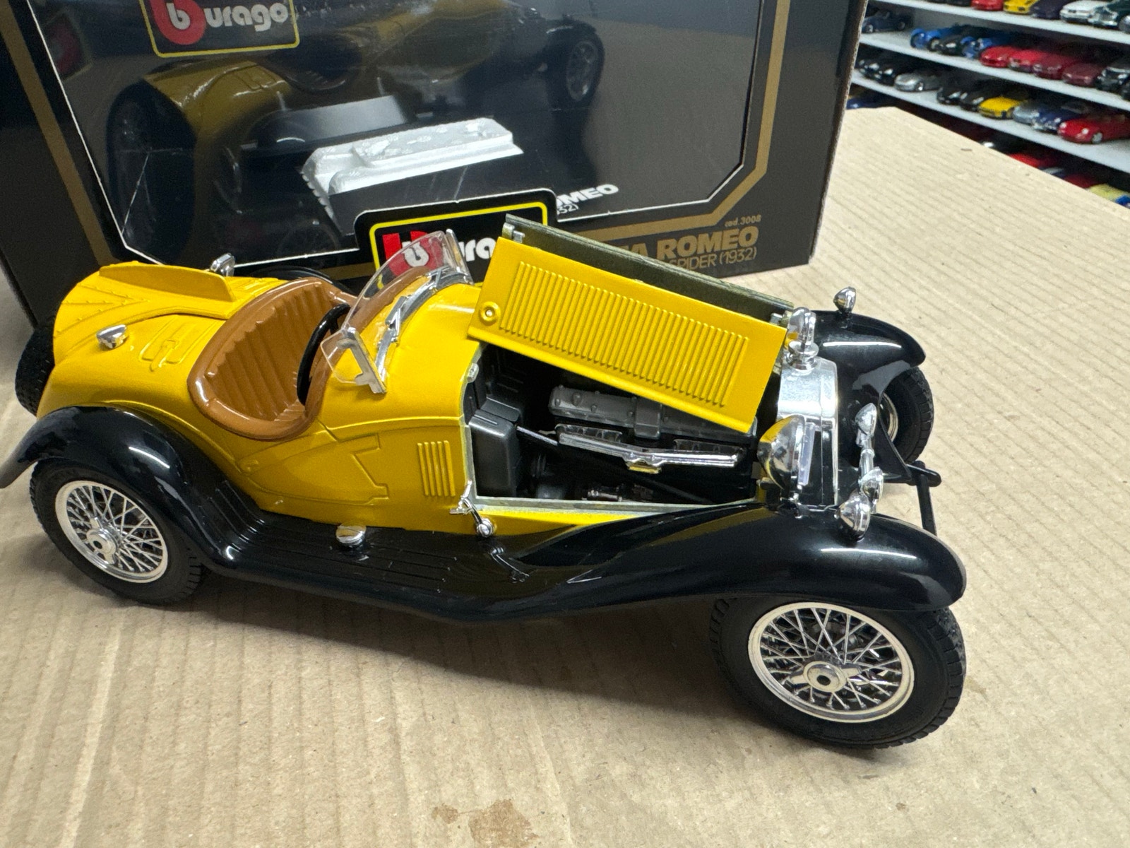 Burago 1/18 – Alfa Romeo 2300 Spider 1932 – N°3008 – Voiture Très Bon état – Boîte Moyenne