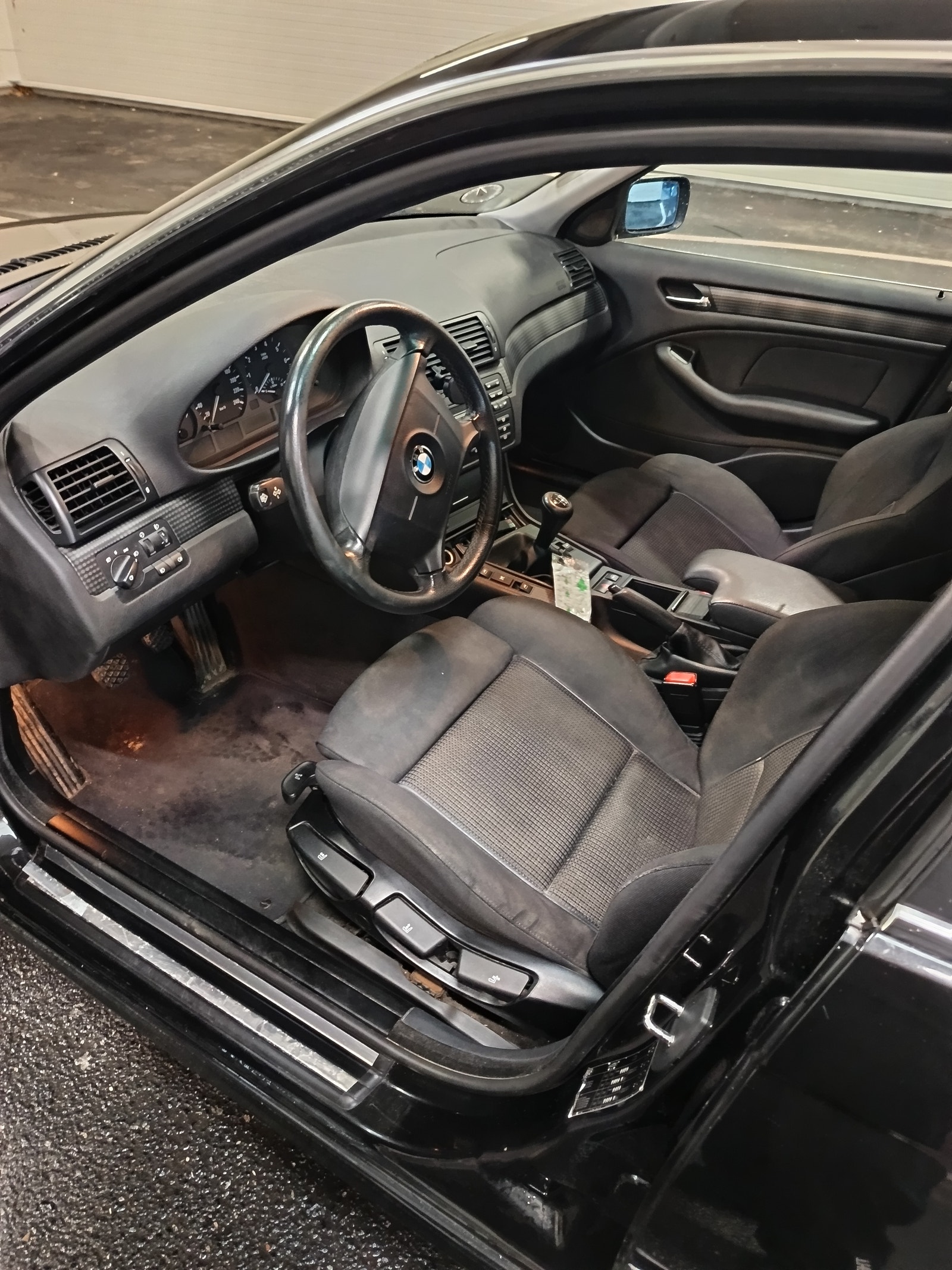 BMW 325i til salg hos Nabilli