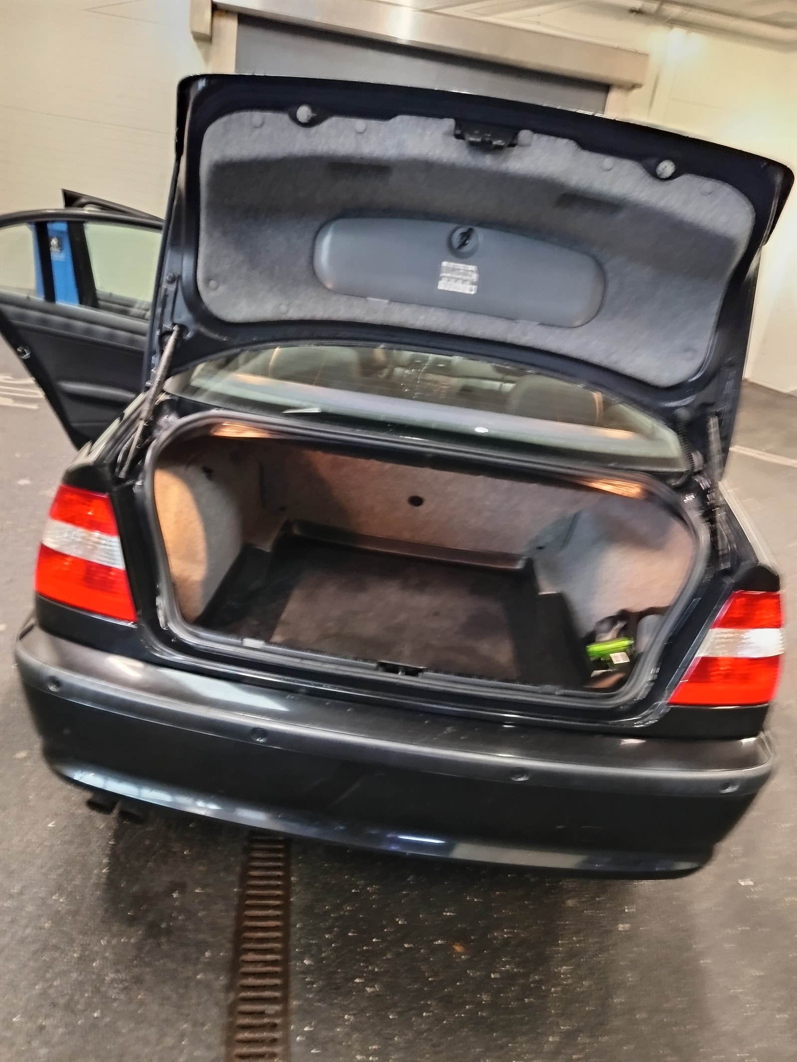 BMW 325i til salg hos Nabilli