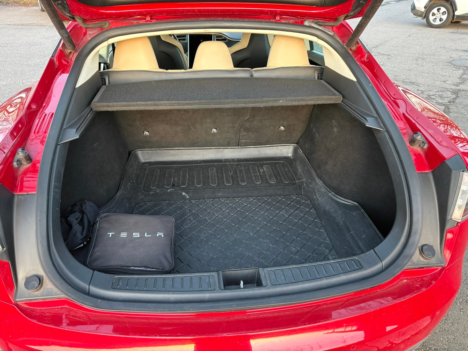 Tesla Model S til salg hos Nabilli