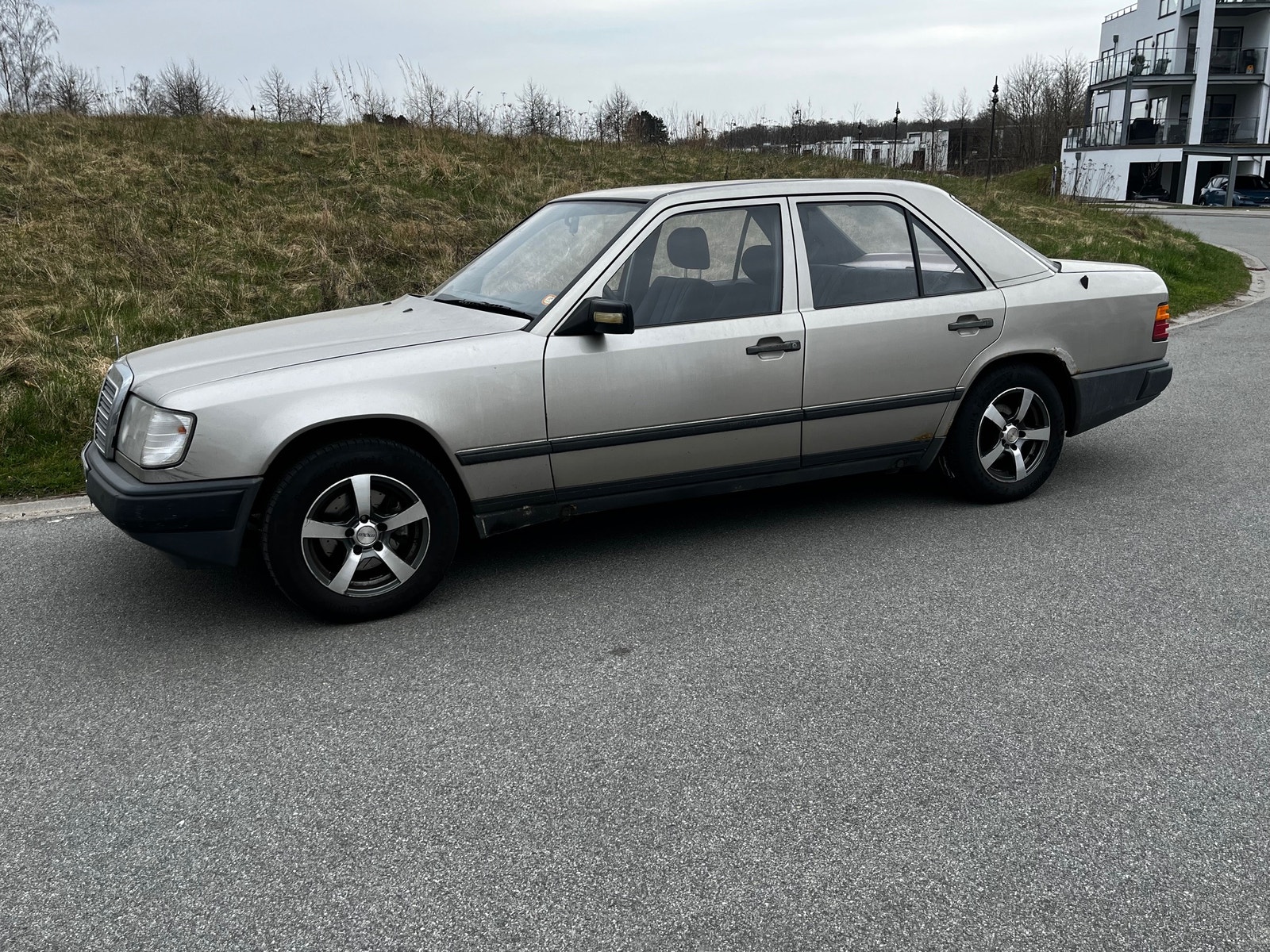 Mercedes 230 E – billede 5