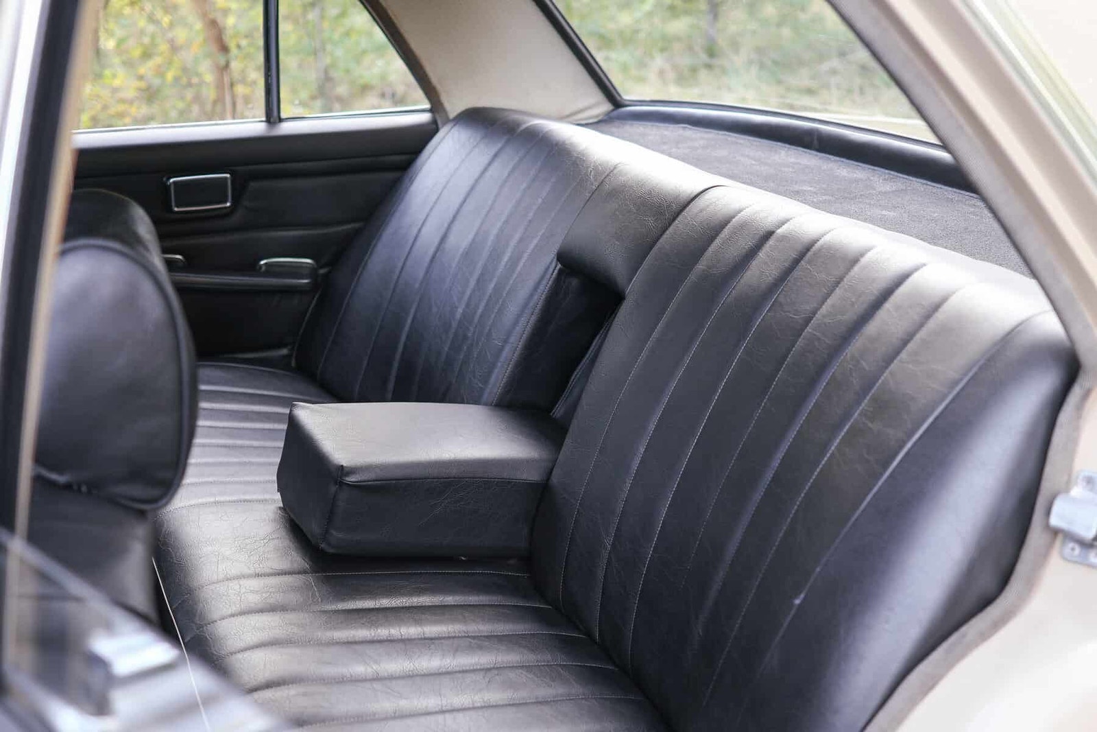 Mercedes 200/8 til salg hos Nabilli