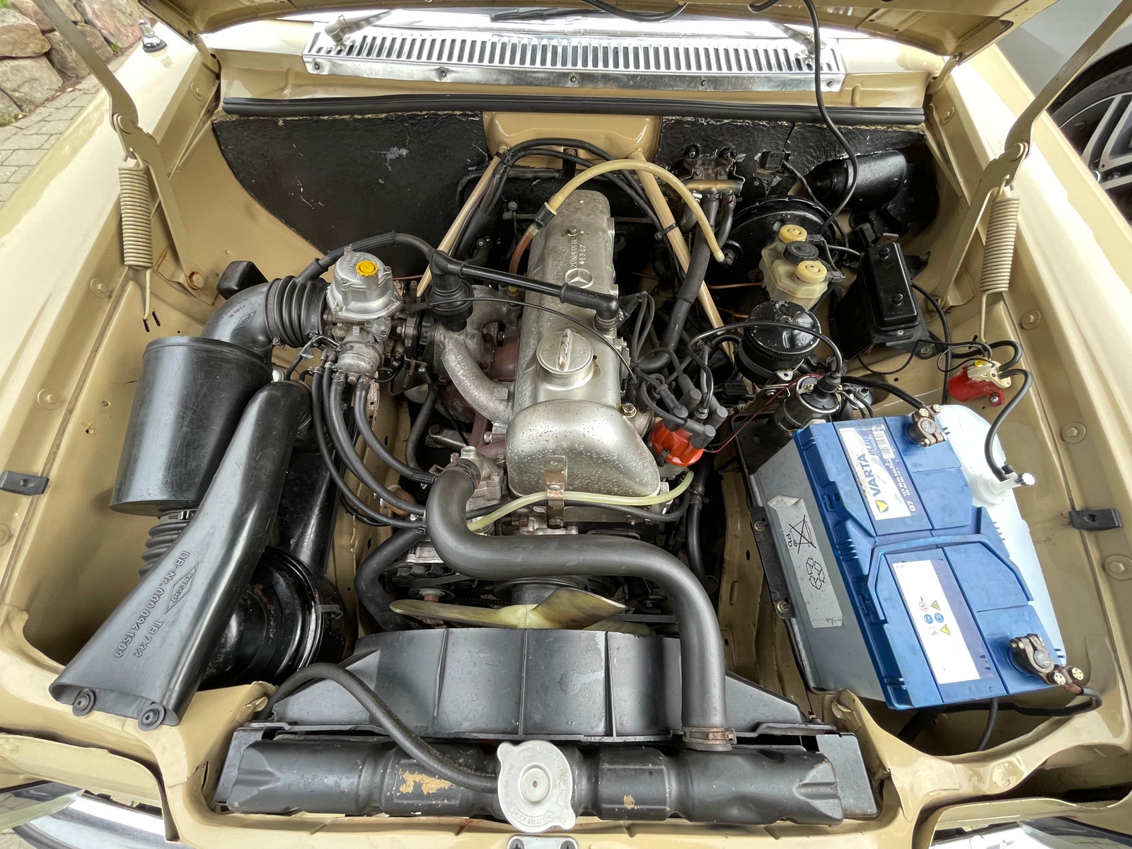 Mercedes 200/8 til salg hos Nabilli
