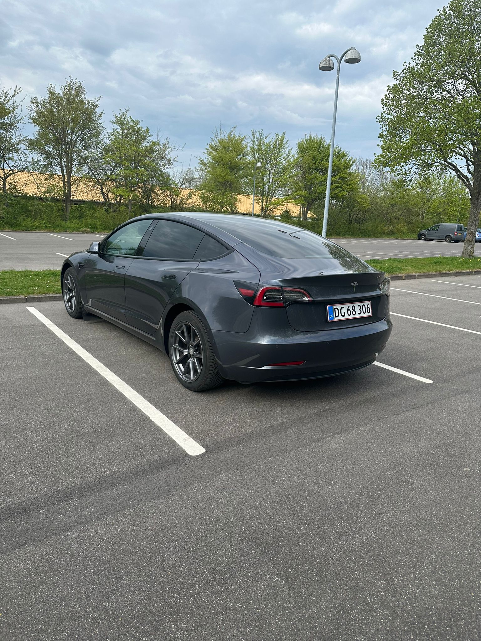 Tesla Model 3 til salg hos Nabilli