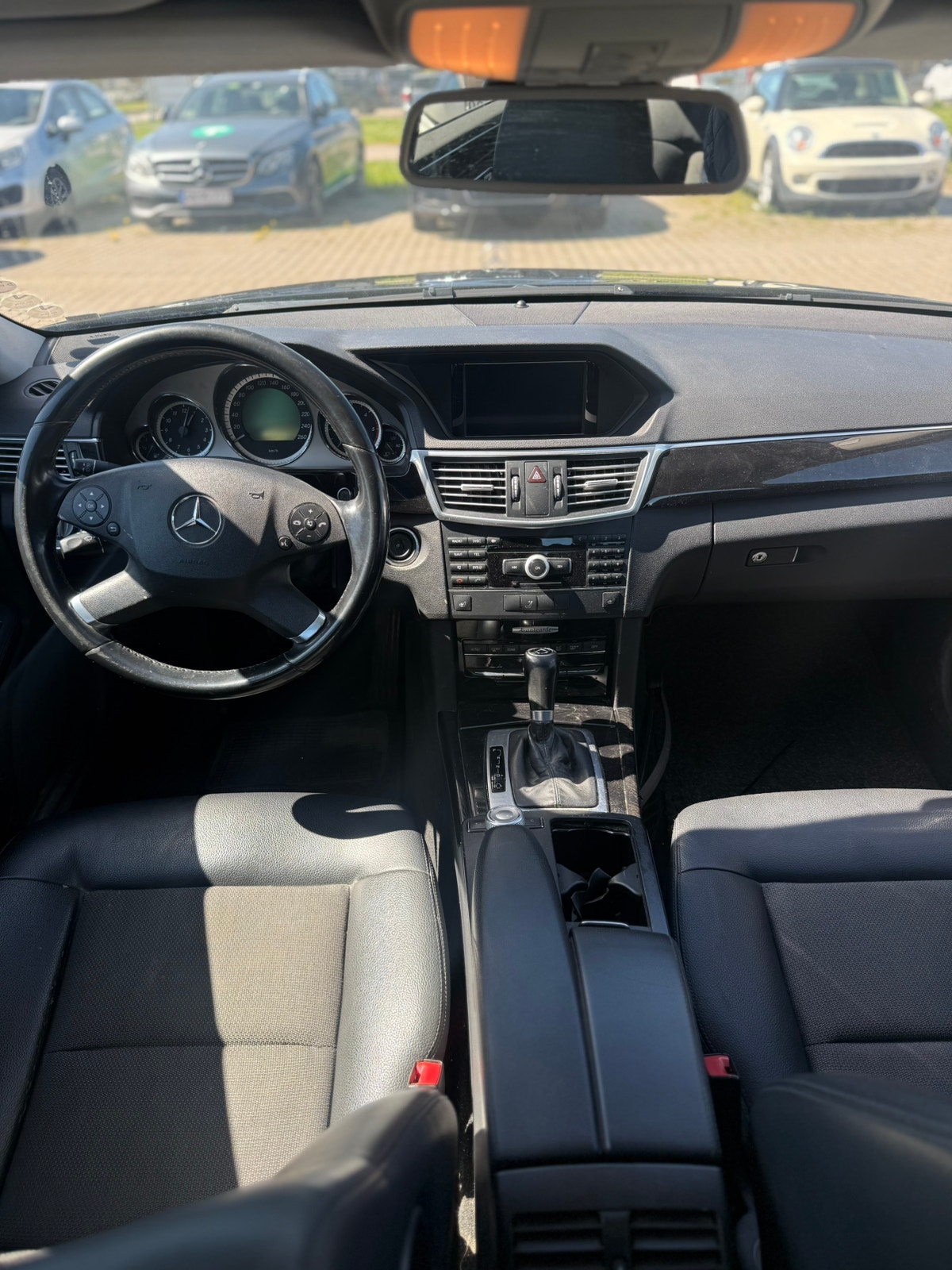 Mercedes E200 til salg hos Nabilli