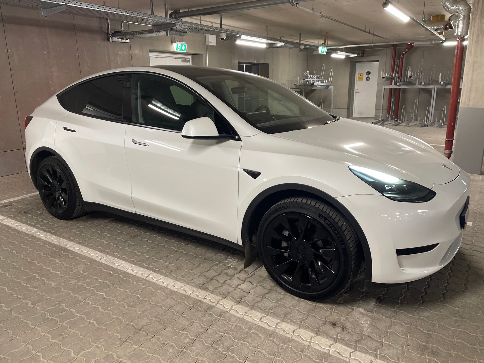 Tesla Model Y til salg hos Nabilli