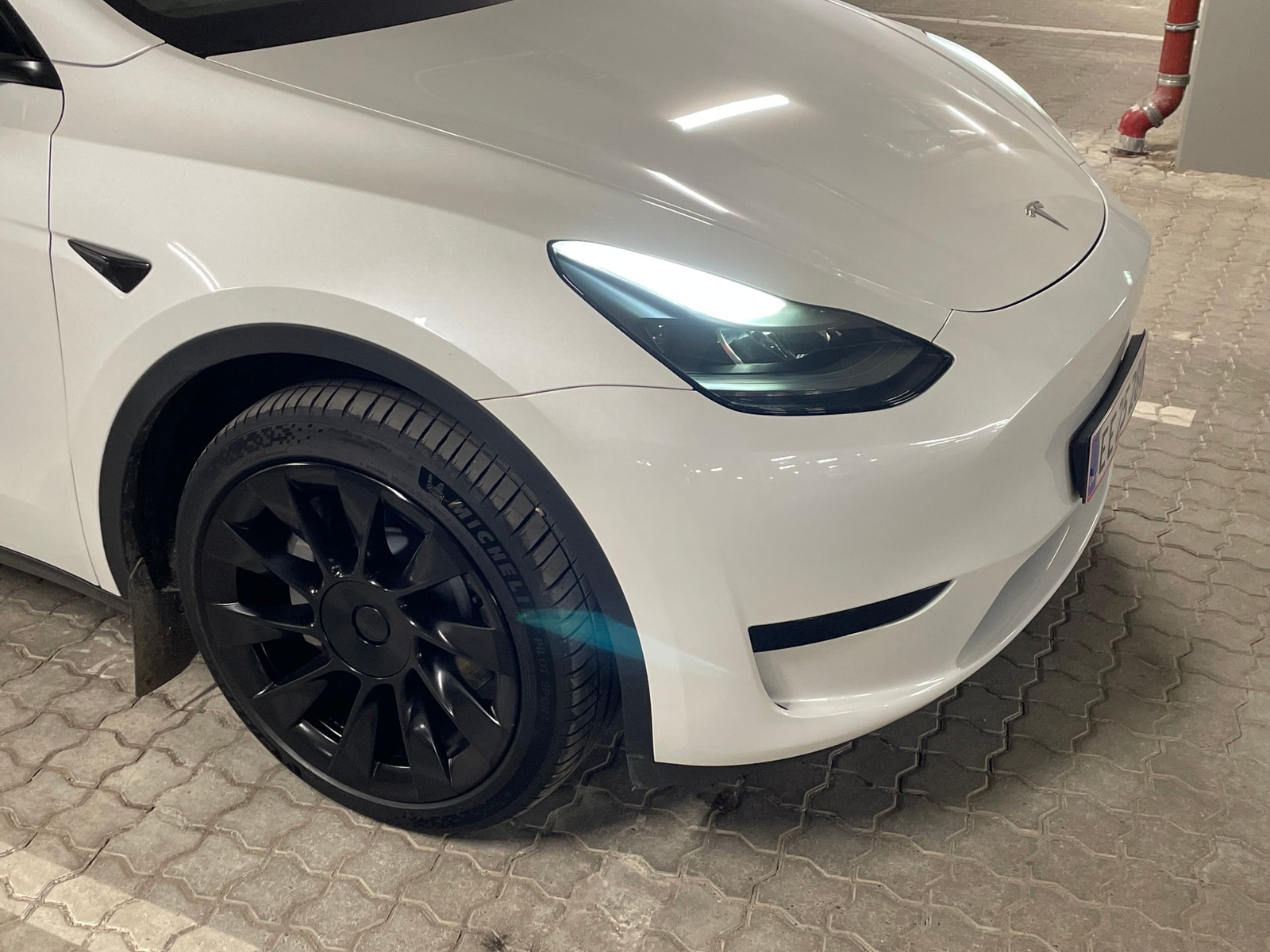 Tesla Model Y til salg hos Nabilli