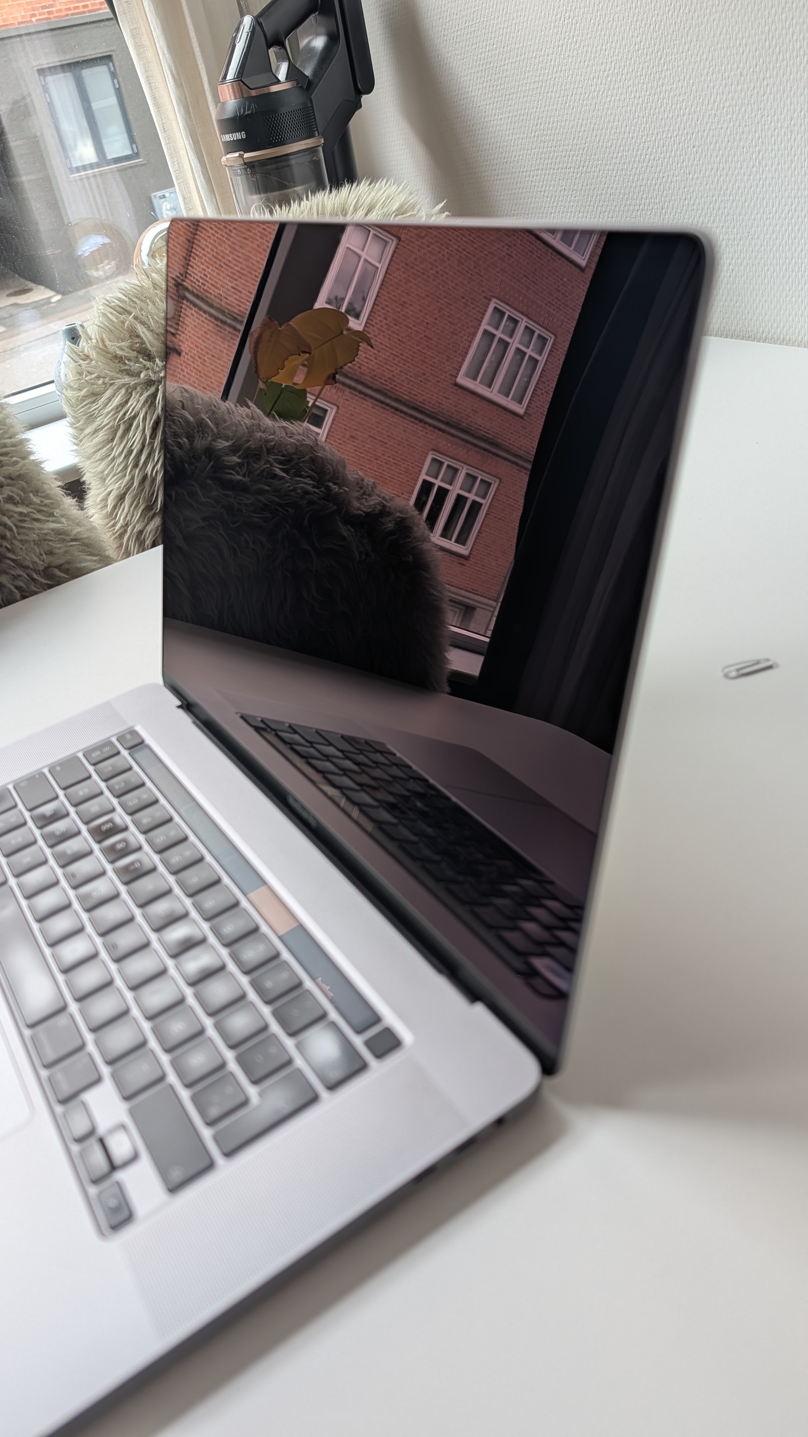 MacBook Pro 16