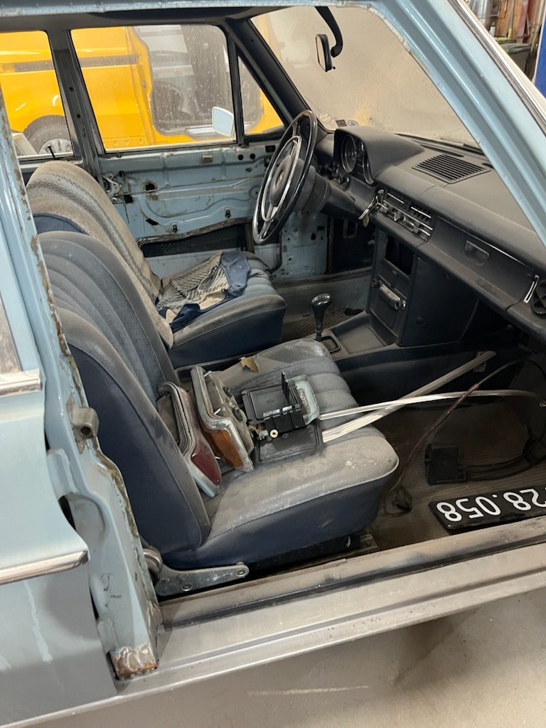 Mercedes 200/8 til salg hos Nabilli