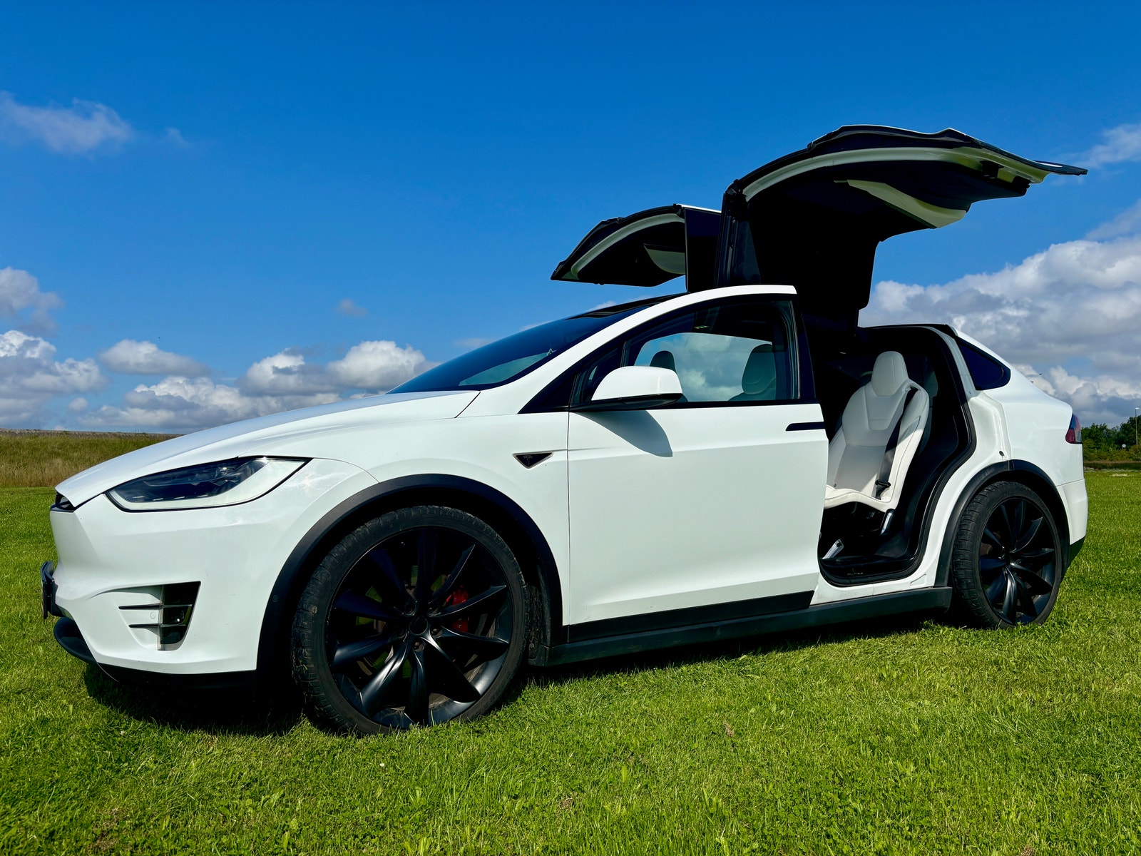 Tesla Model X til salg hos Nabilli