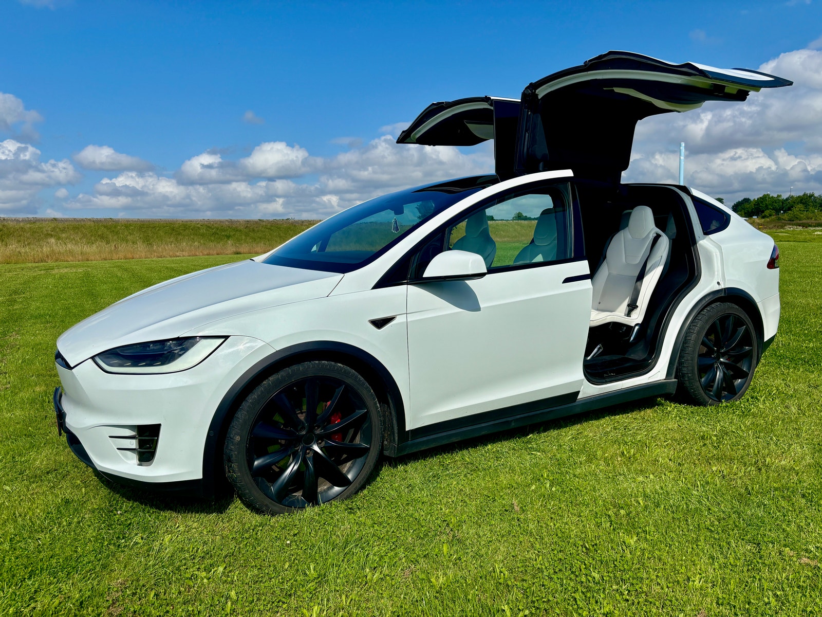 Tesla Model X til salg hos Nabilli