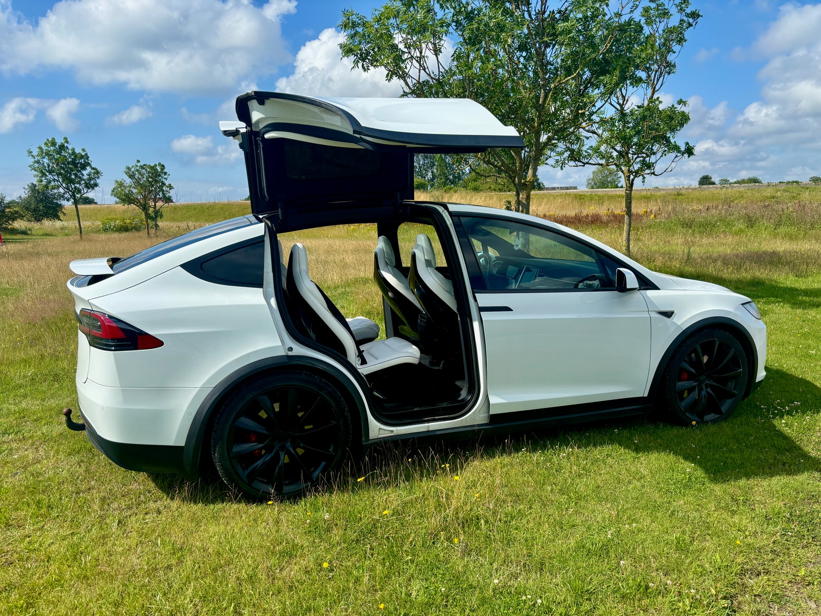 Tesla Model X til salg hos Nabilli
