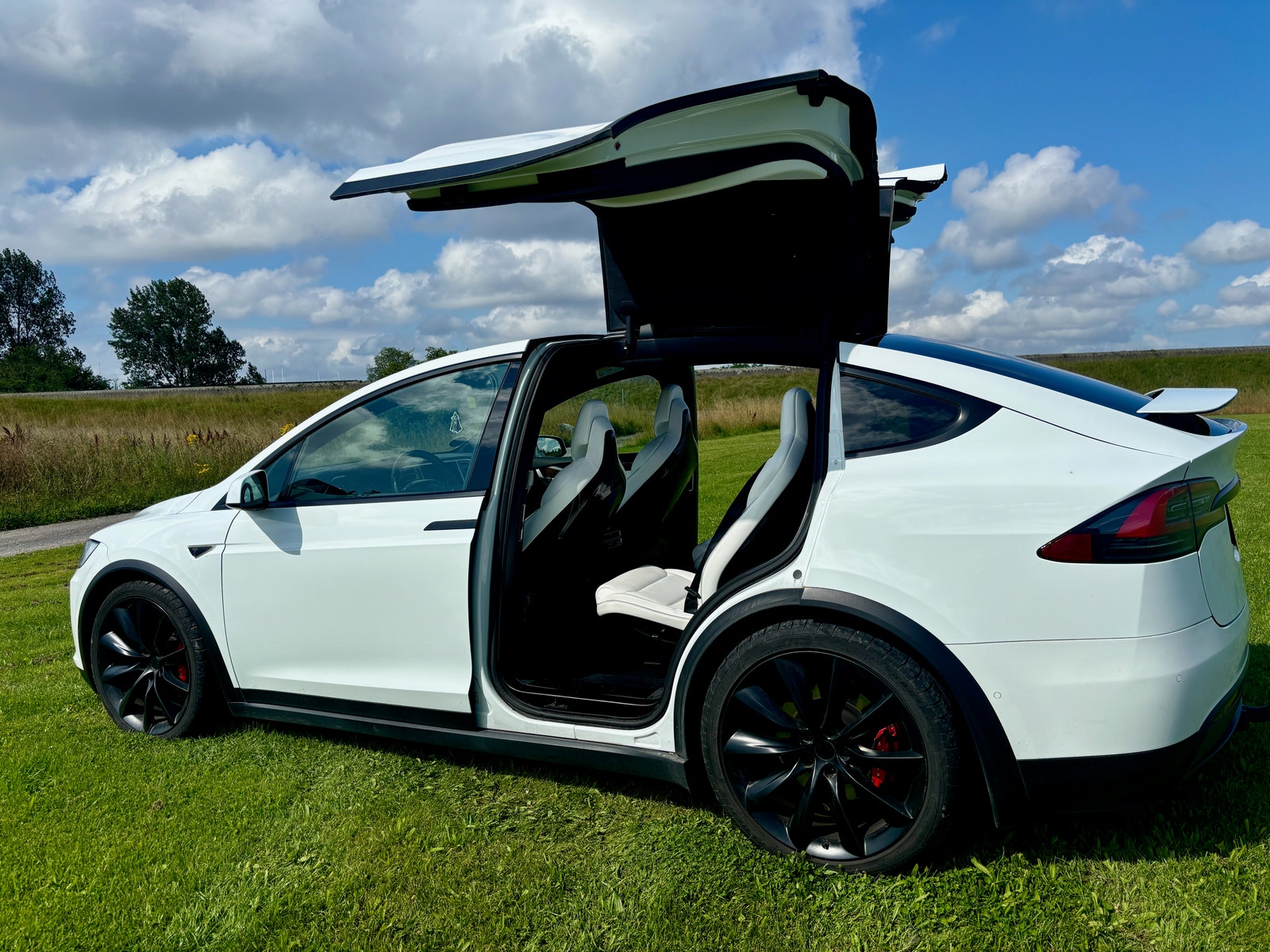 Tesla Model X til salg hos Nabilli