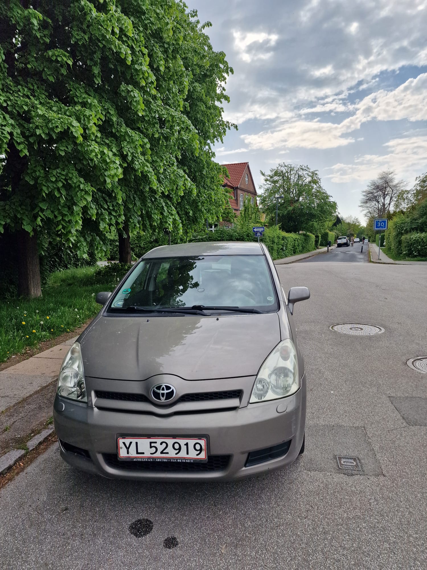 Toyota Corolla Verso til salg hos Nabilli