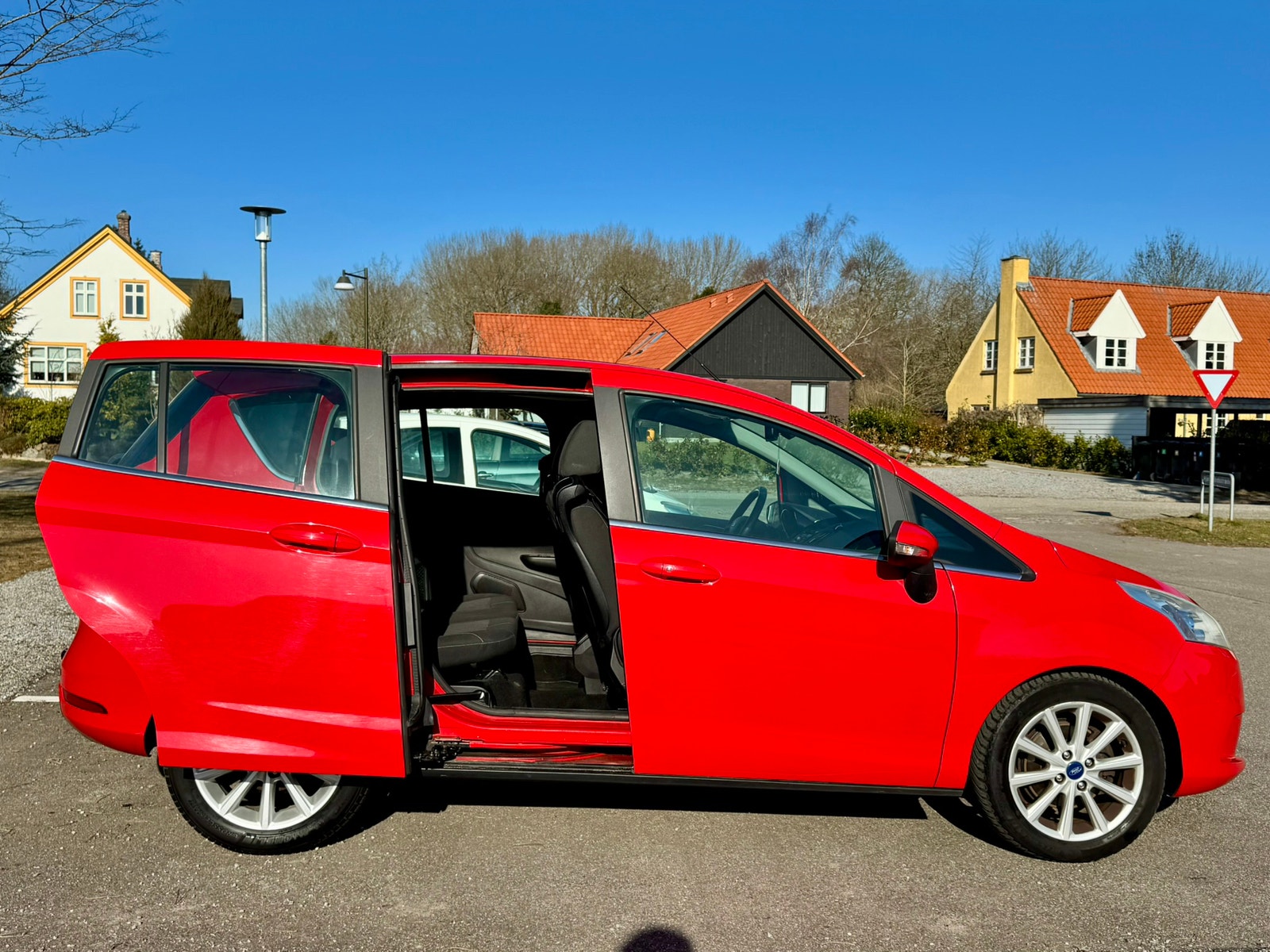 Ford B-MAX til salg hos Nabilli