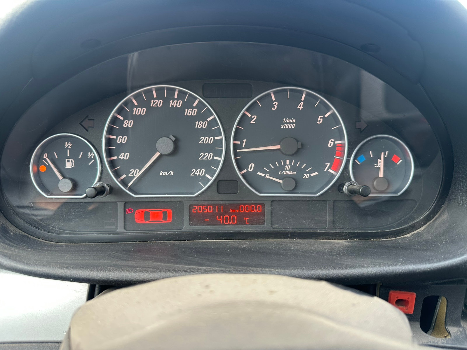 BMW 320i til salg hos Nabilli