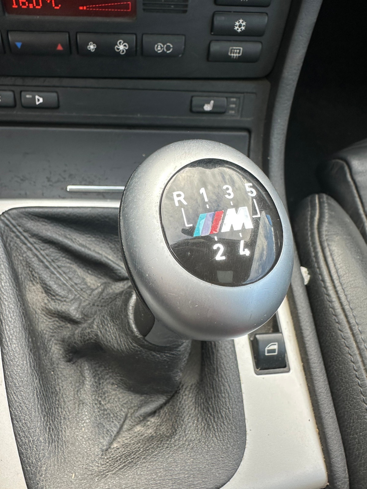 BMW 320i til salg hos Nabilli