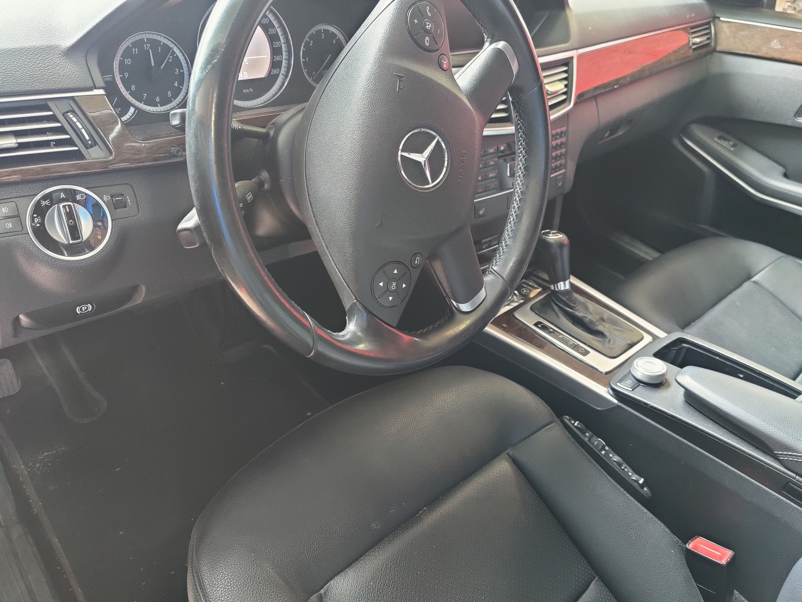 Mercedes E200 til salg hos Nabilli