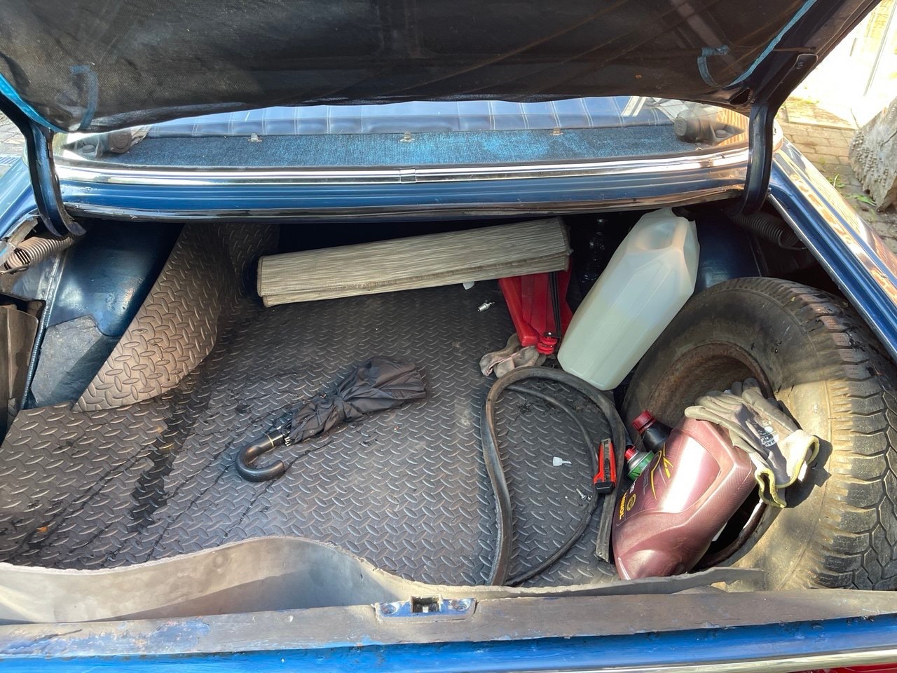 Mercedes 200/8 til salg hos Nabilli