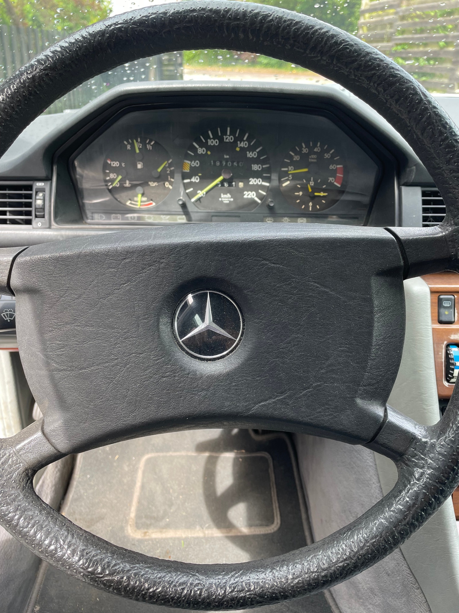 Mercedes 230 TE til salg hos Nabilli