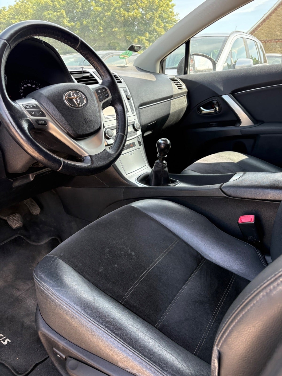 Toyota Avensis – billede 8