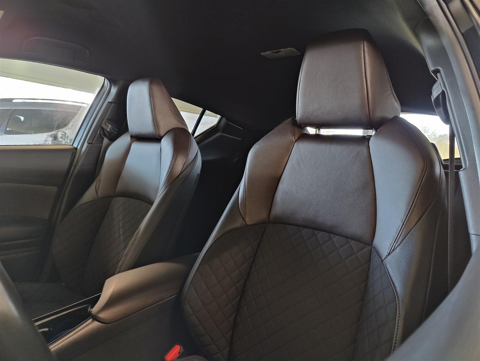 Toyota C-HR til salg hos Nabilli