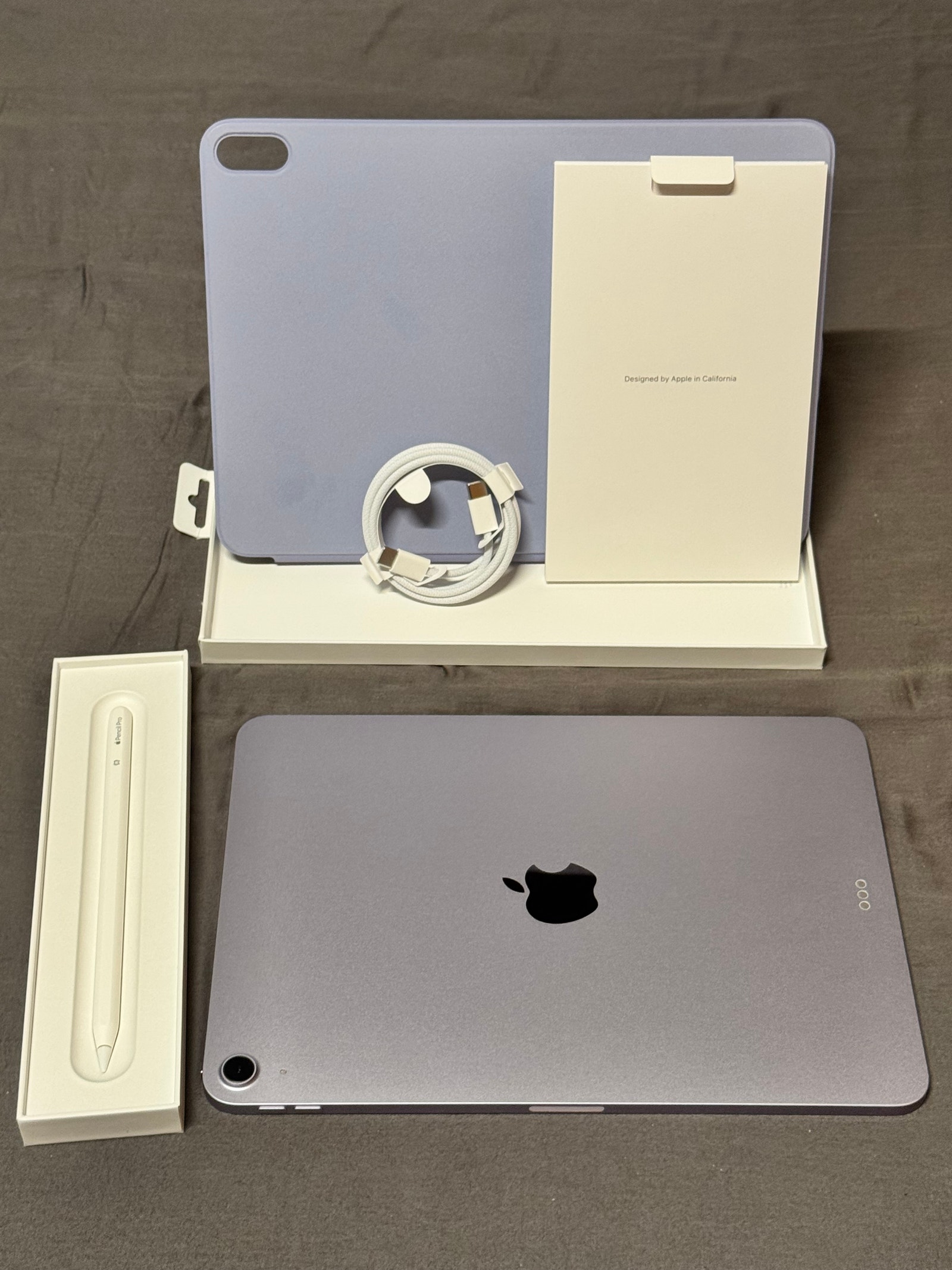 Apple iPad Air 11-Inch (M3, 256GB) + Apple Pencil Pro- Like New | DBA