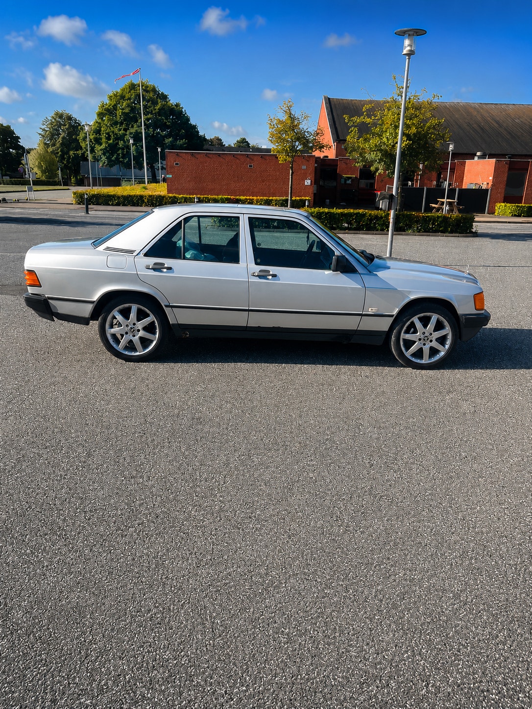 Mercedes 190 E til salg hos Nabilli