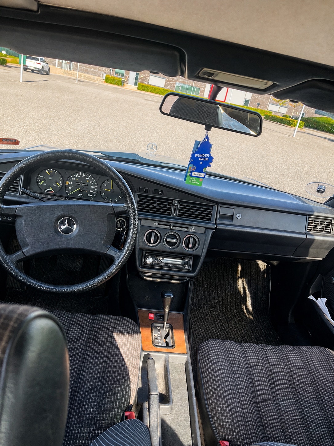 Mercedes 190 E til salg hos Nabilli
