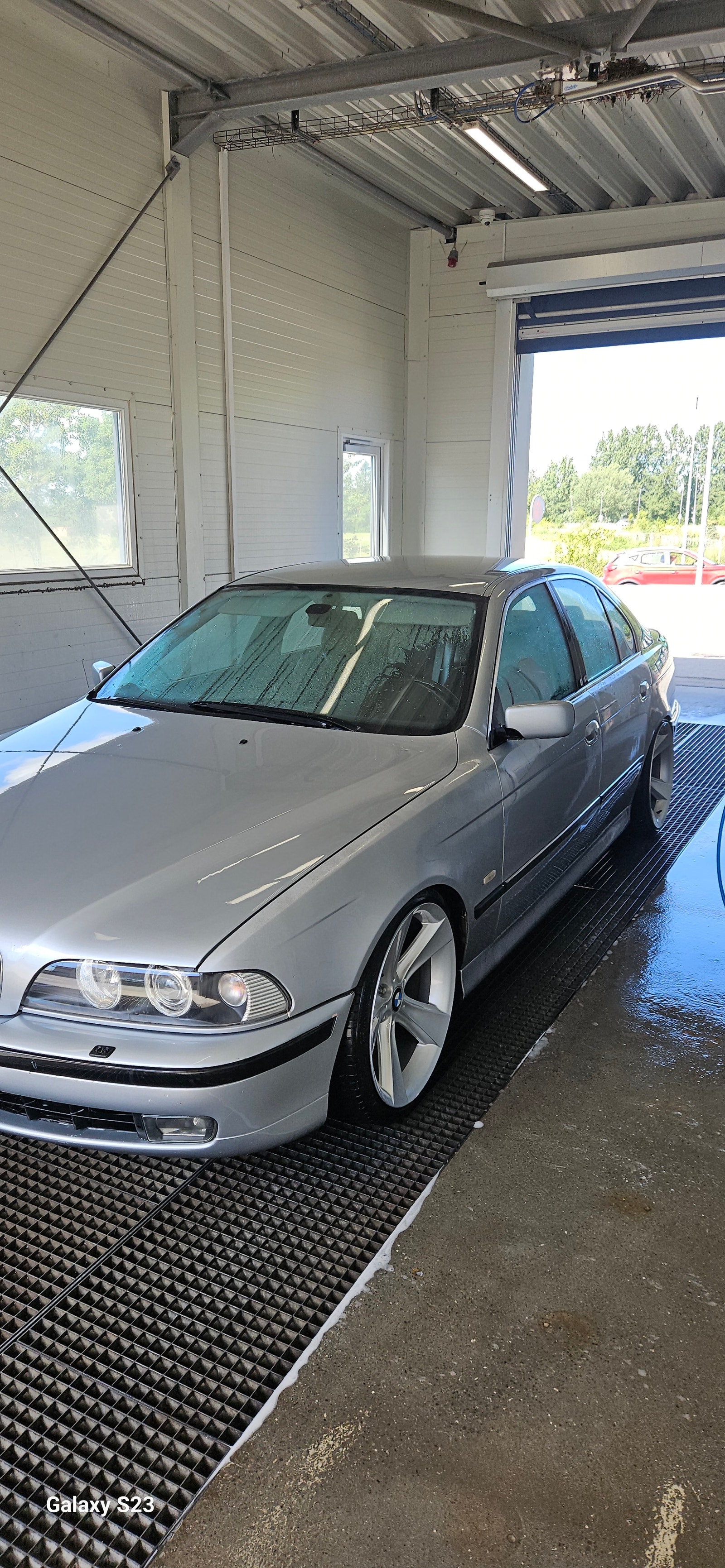 BMW 528i til salg hos Nabilli