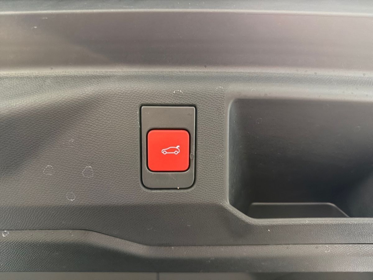 Peugeot e-5008 til salg hos Nabilli