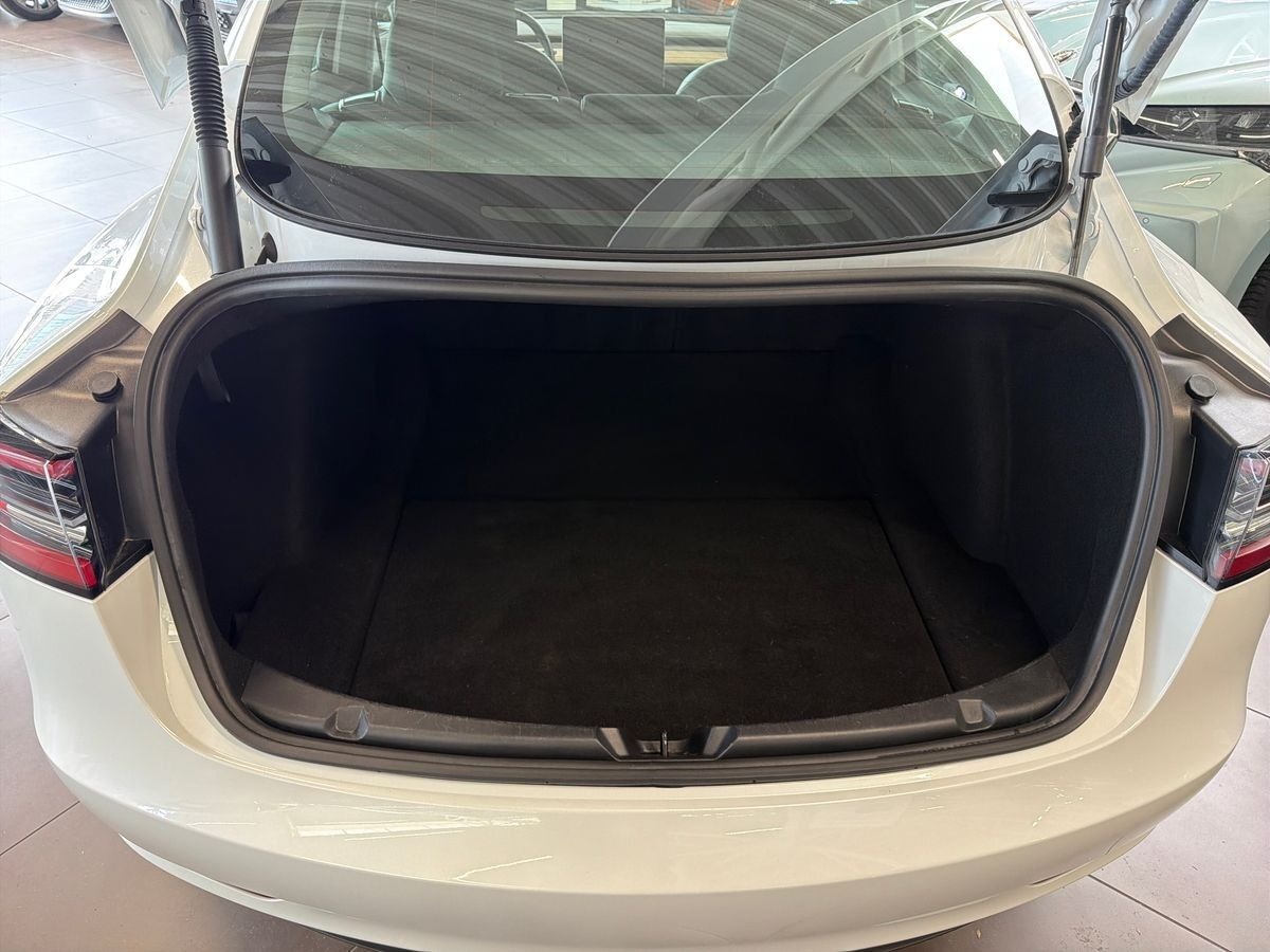 Tesla Model 3 til salg hos Nabilli