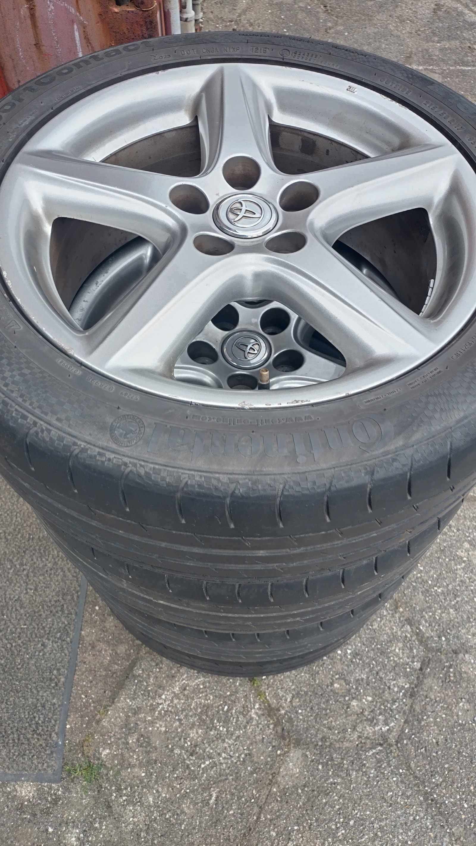Toyota Avensis til salg hos Nabilli