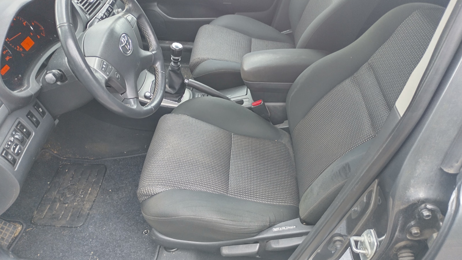 Toyota Avensis til salg hos Nabilli