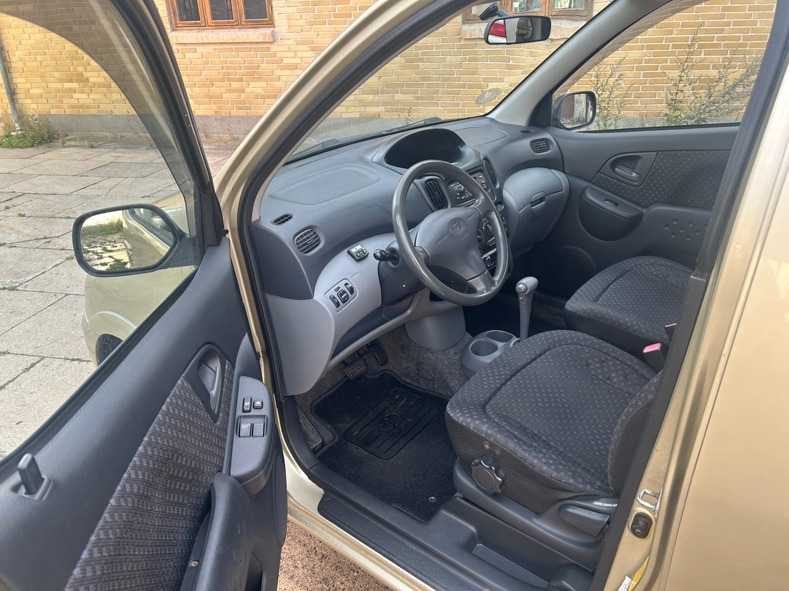 Toyota Yaris Verso til salg hos Nabilli
