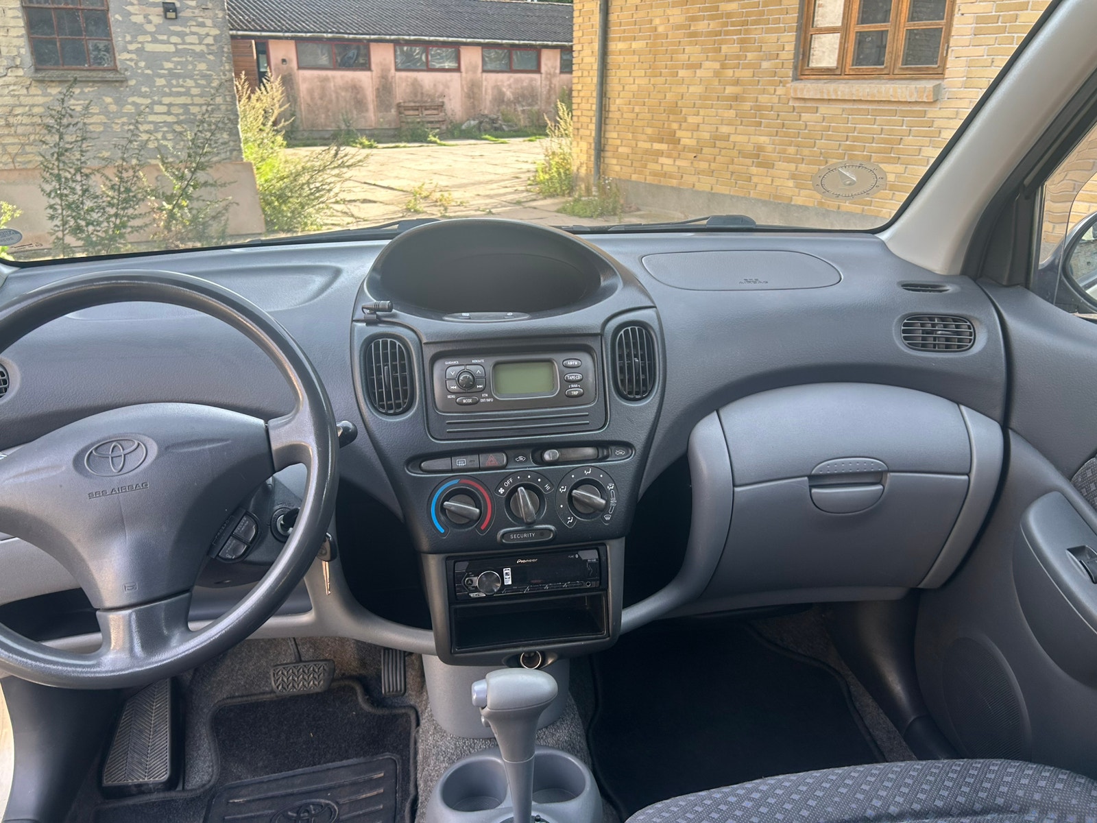 Toyota Yaris Verso til salg hos Nabilli