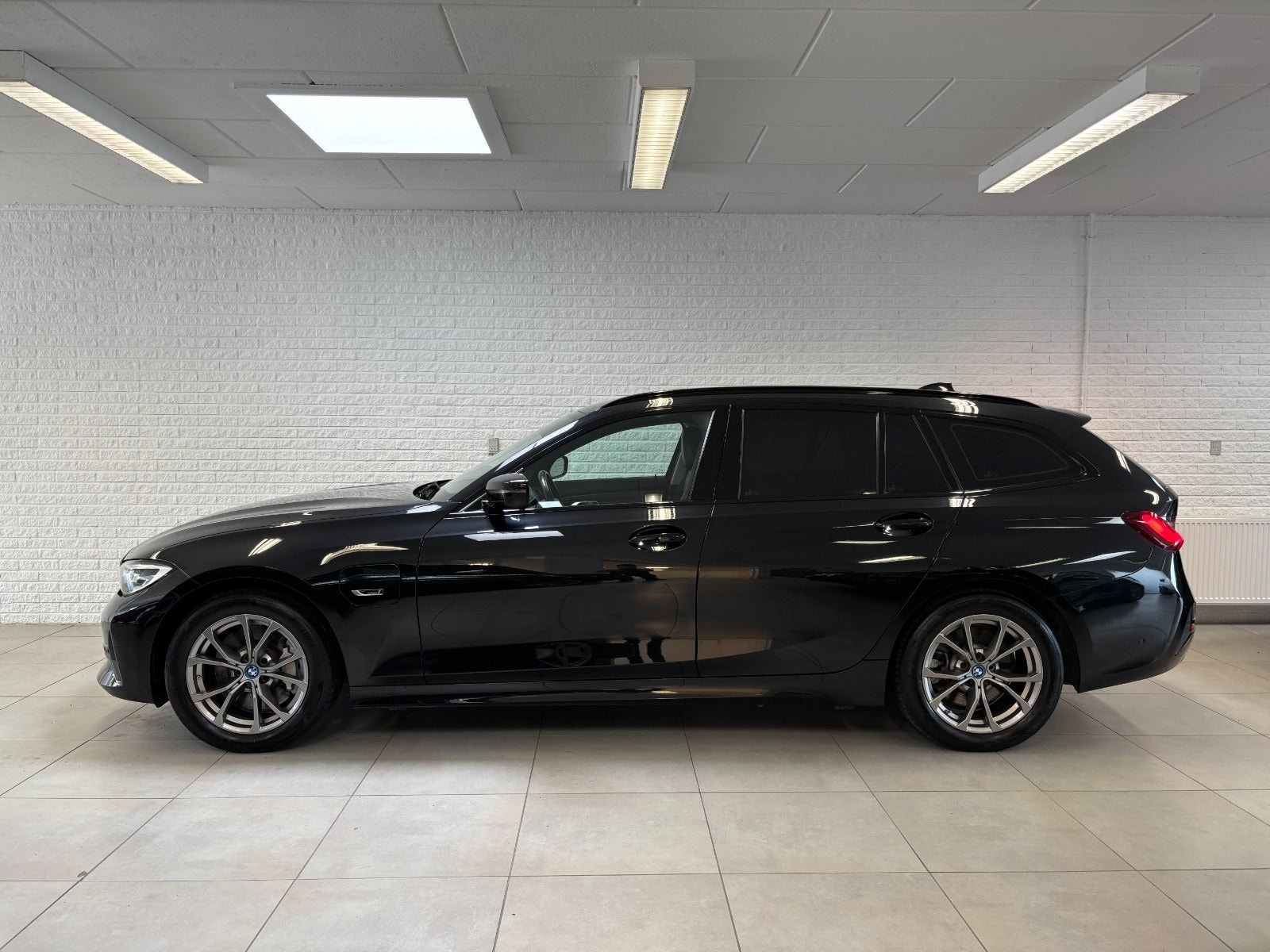 BMW 330e til salg hos Nabilli
