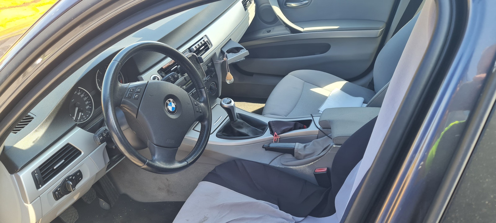 BMW 320i til salg hos Nabilli
