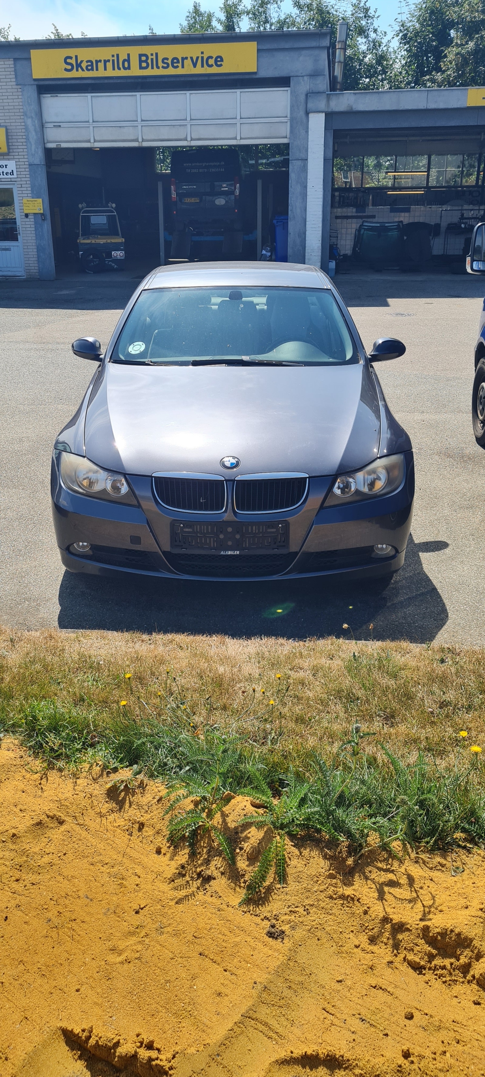 BMW 320i til salg hos Nabilli