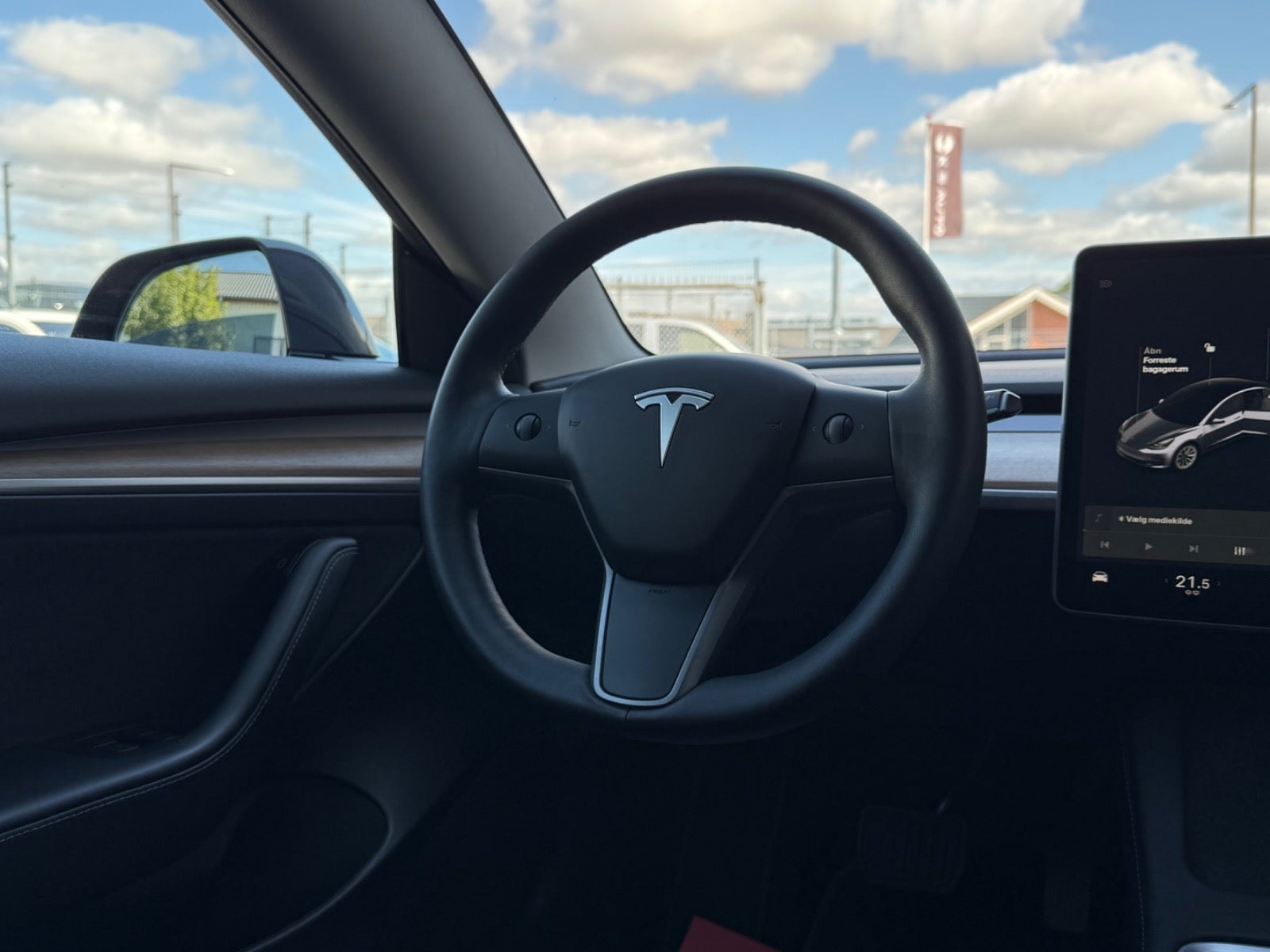 Tesla Model 3 til salg hos Nabilli