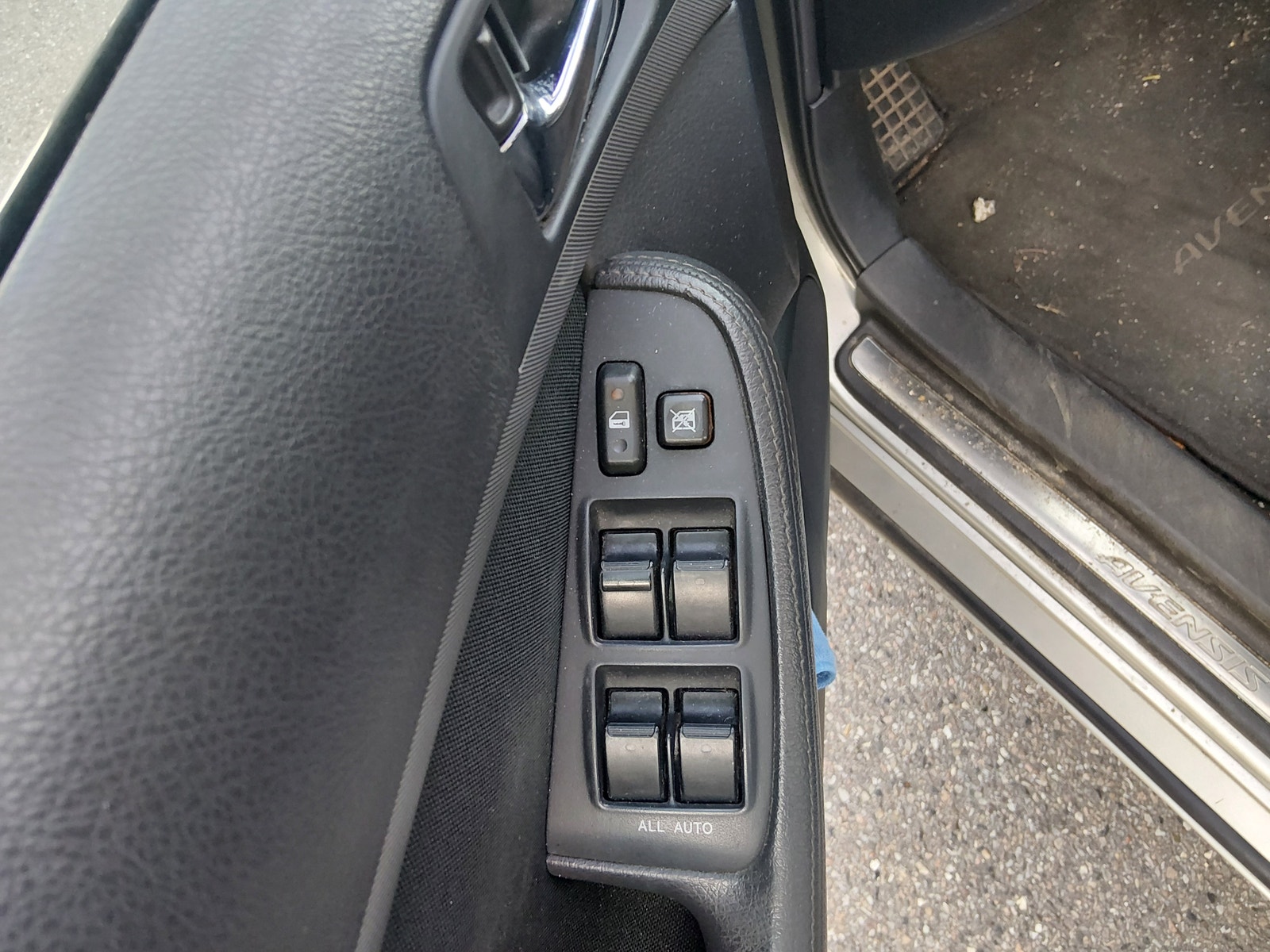 Toyota Avensis – billede 8