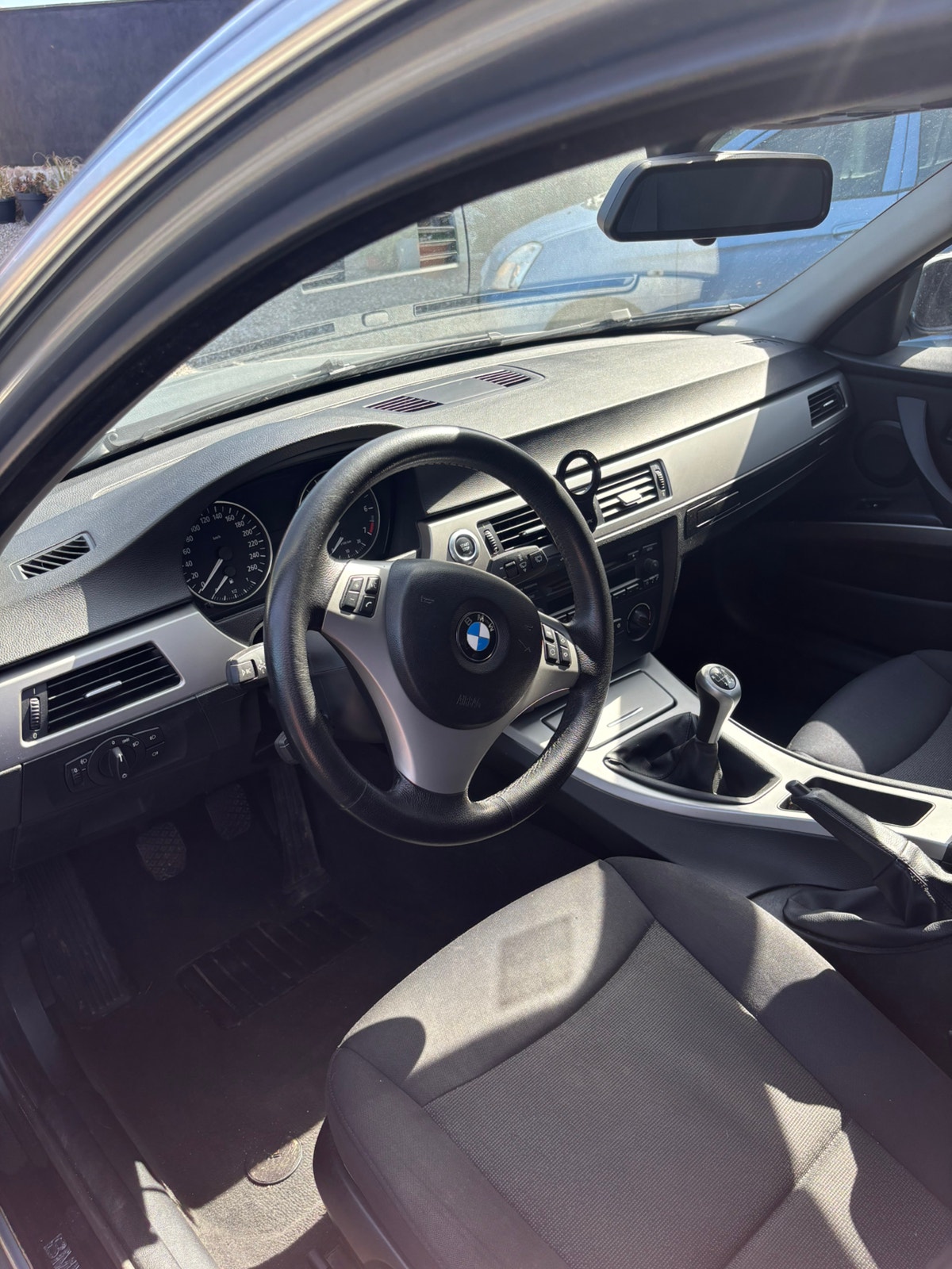 BMW 320i til salg hos Nabilli