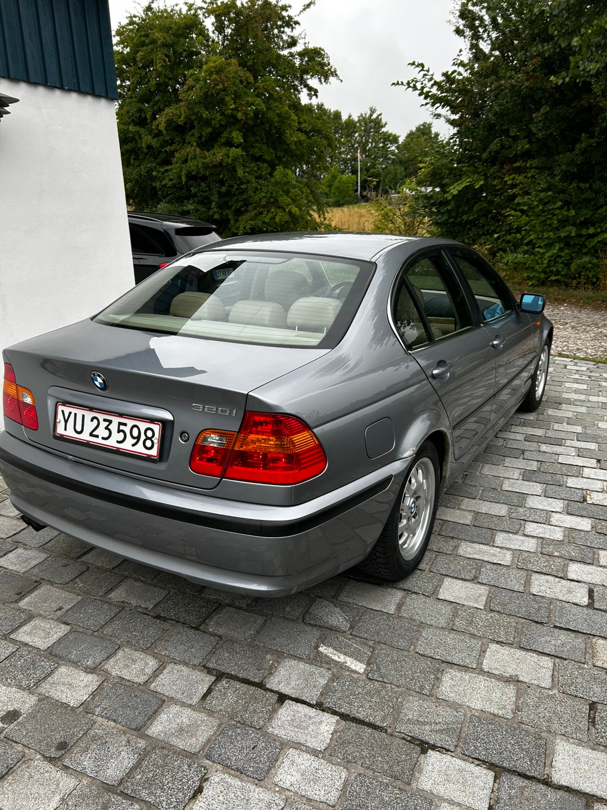 BMW 320i til salg hos Nabilli