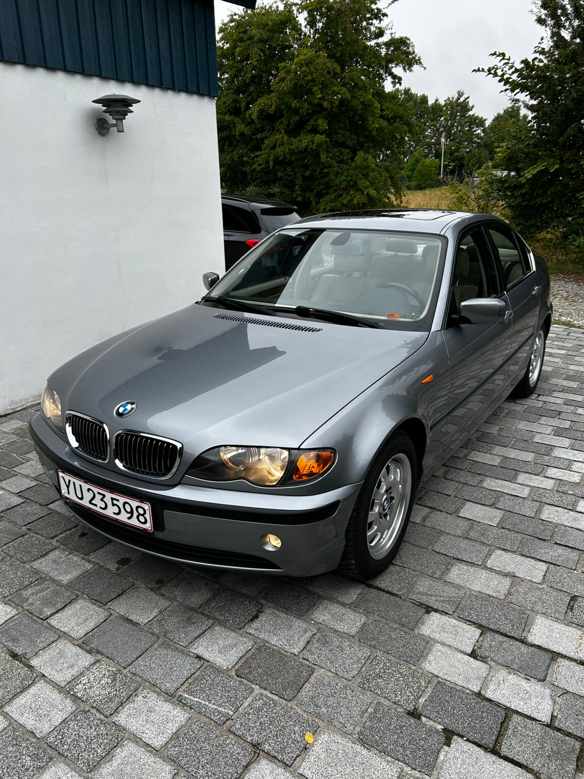 BMW 320i til salg hos Nabilli
