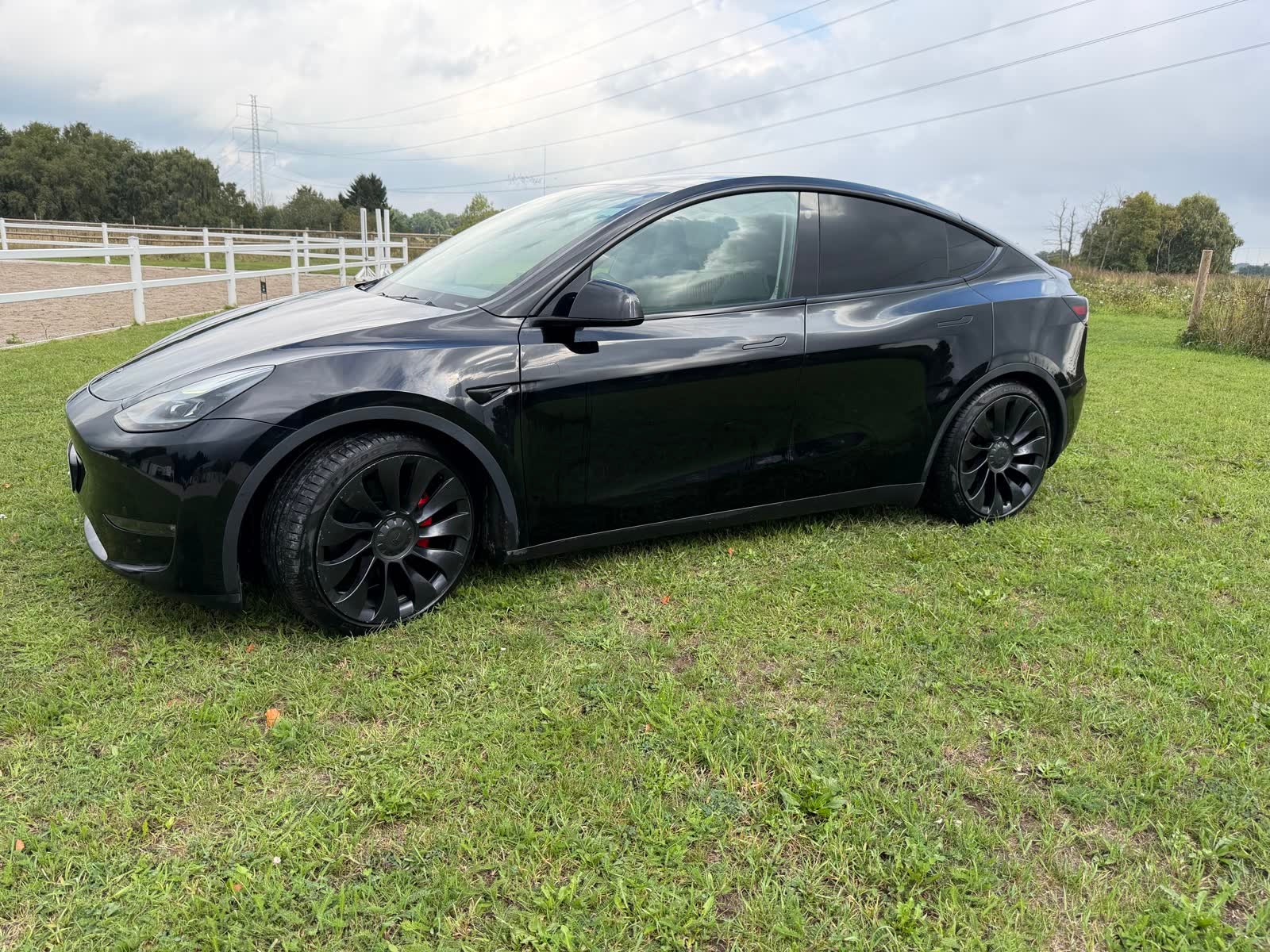 Tesla Model Y til salg hos Nabilli