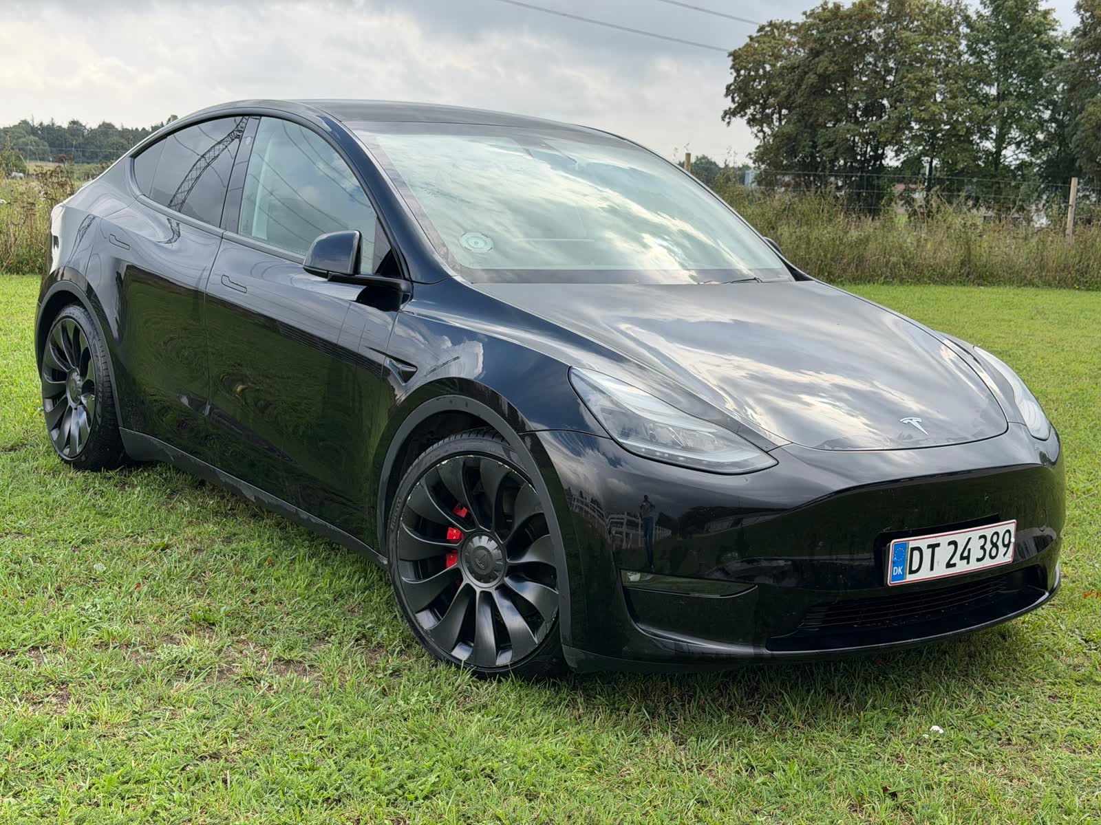 Tesla Model Y til salg hos Nabilli