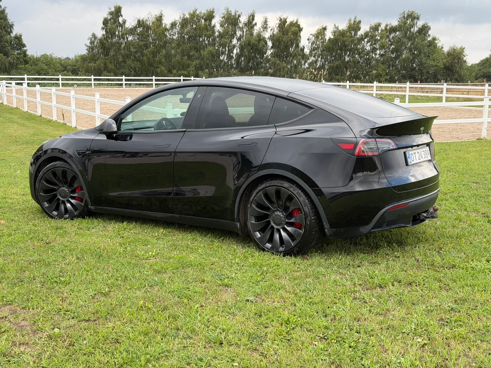 Tesla Model Y til salg hos Nabilli