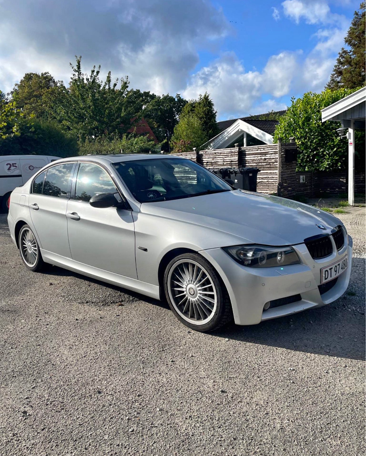 BMW 330i til salg hos Nabilli